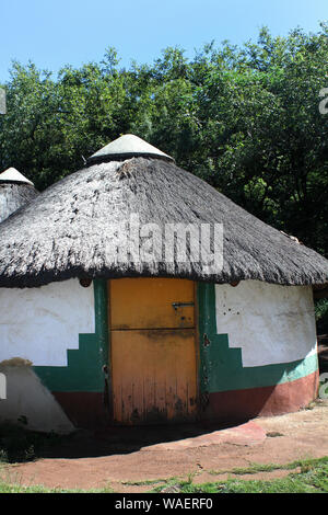 Xhosa Hütte im Dorf, Lesedi Cultural Village, Wiege der Menschheit, Südafrika Stockfoto