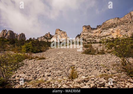 Blockschutthalden und La Grande Pigne Ridge im Tal de Combeau Regionaler Naturpark Vercors Frankreich Stockfoto