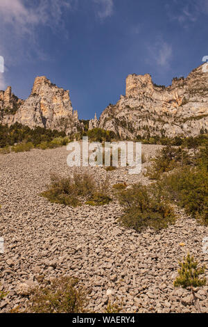 Blockschutthalden und La Grande Pigne Ridge im Tal de Combeau Regionaler Naturpark Vercors Frankreich Stockfoto