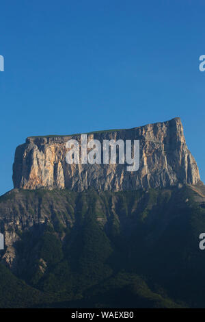 Mont Aiguille, Chichilianne, Isère Region, Regionaler Naturpark Vercors, Frankreich, Juni 2018 Stockfoto