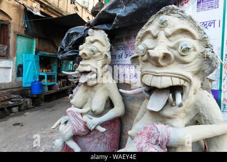 Ton Götzen in seinen frühen Stadien an Kumartuli in Kolkata, Indien Stockfoto