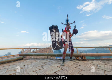 NAGALAND, INDIEN, Dezember 2016, Konyak Stamm Krieger, Hornbill Festival. Stockfoto