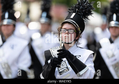 Buckhannon, West Virginia, USA - 18. Mai 2019: Strawberry Festival, Mitglieder der Tyler konsolidierten High School, Ritter Marching Band, die Durchführung d Stockfoto