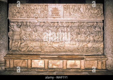 Italien Marche Osimo Kathedrale von San Leopardo-Crypt-Sarkophag des San Fiorenzo Stockfoto