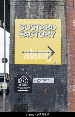 Die Custard Factory in der kreativen Quartal Digbeth in Birmingham, UK ist heute Heimat von Studios und Bars und Restaurants. Stockfoto