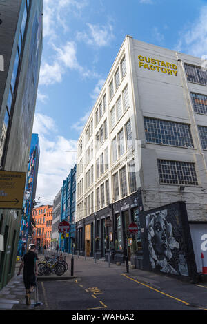 Die Custard Factory in der kreativen Quartal Digbeth in Birmingham, UK ist heute Heimat von Studios und Bars und Restaurants. Stockfoto