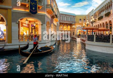 Replica Venedig, venezianischen Gondeln auf dem Canal, Grand Canal, Canal Grande, unter künstlichen Himmel, Venetian Resort Hotel Casino, Las Vegas Strip, Las Stockfoto