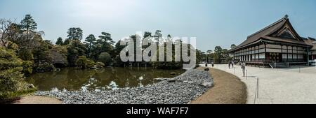 Garten mit See, Imperial Palace, Kyoto Gyoen, Kyoto, Japan Stockfoto