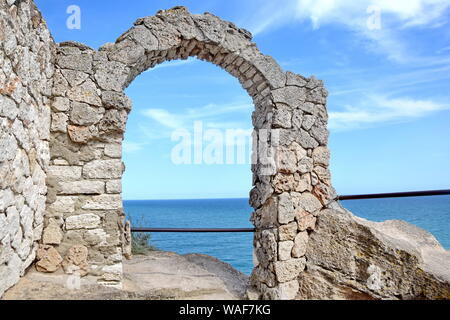 Steinbogen in Kap Kaliakra Bulgarien Stockfoto