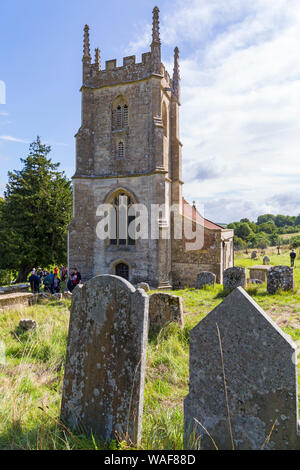 Imber Kirche, St Giles Kirche, am Tag der offenen Tür für Besucher zu sehen, die verlassenen Geisterdorf von imber auf Salisbury, Wiltshire UK im August Stockfoto