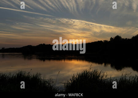 Sonnenuntergang auf Linlithgow Loch Stockfoto