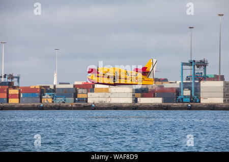 Bombardier 415 Nachfüllen von Wasser in Las Palmas de Gran Canaria während der Bürgermeister Brand im August 2019 Stockfoto