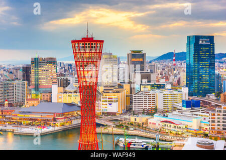 Kobe, Hyogo, Japan stadtbild am Hafen bei Dämmerung. Stockfoto