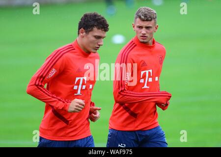 München, Deutschland. 20 Aug, 2019. Muenchen, Deutschland August 20, 2019: 1. BL-19/20 - FC Bayern München Ausbildung 20.08.2019 v. li. Benjamin Pavard (Bayern München) und Michael Cuisance (Bayern München) | Verwendung der weltweiten Kredit: dpa/Alamy leben Nachrichten Stockfoto