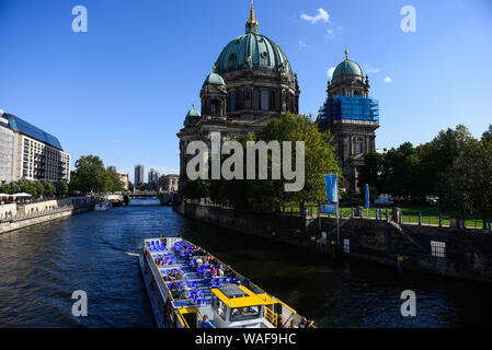 Berlin, Deutschland. 19 Aug, 2019. Blick auf den Berliner Dom auf der Museumsinsel. Credit: Omar Marques/SOPA Images/ZUMA Draht/Alamy leben Nachrichten Stockfoto