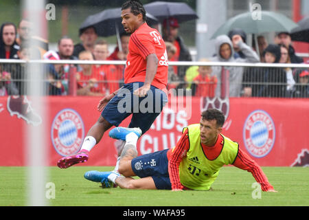 München, Deutschland. 20 Aug, 2019. Ivan PERISIC (FC Bayern München), Duelle gegen Serge GNABRY (Bayern München). FC Bayern München Training auf dem Saebener Straße. Fußball 1.Bundesliga, Saison 2019/2020, 20.08.2019 | Verwendung der weltweiten Kredit: dpa/Alamy leben Nachrichten Stockfoto