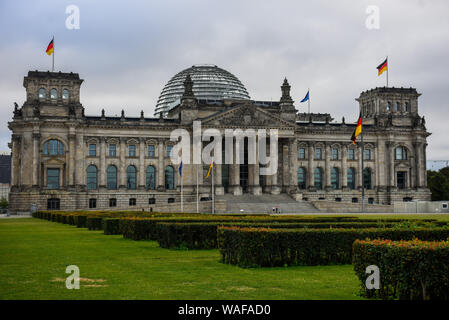 Berlin, Deutschland. 16 Aug, 2019. Blick auf den Reichstag oder der Deutsche Bundestag in Berlin. Credit: Omar Marques/SOPA Images/ZUMA Draht/Alamy leben Nachrichten Stockfoto