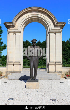 Denkmal für 5-Sterne und 34. Präsidenten der Vereinigten Staaten Dwight D. Eisenhower (1890-1969) in Vire (Normandie), Frankreich Stockfoto