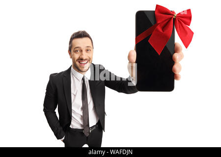 Junge Mann in Anzug und lächelnd ein Mobiltelefon mit einer roten Krawatte vor der Kamera auf weißem Hintergrund Stockfoto