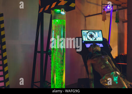 Außerirdische Außerirdische in einem Versuchslabor im UFO Stockfoto