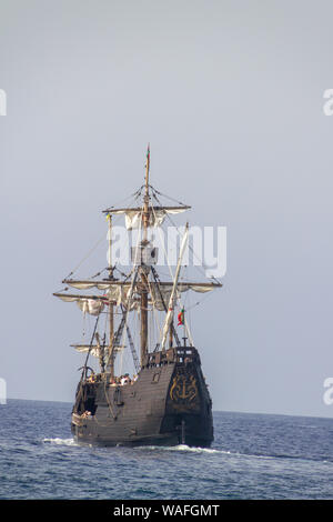 FUNCHAL, PORTUGAL - 16. JULI 2017: Replik von Christopher Kolumbus' Schiff in der Sonne bei Madeira Stockfoto