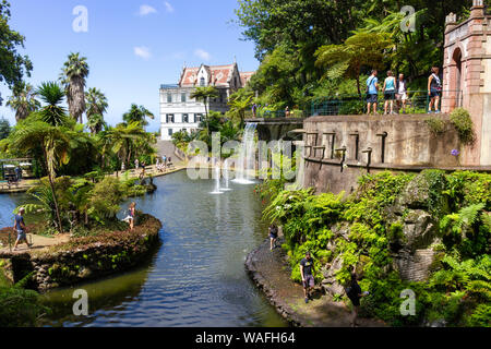 FUNCHAL, PORTUGAL - Juli 11, 2017: die Menschen an einem der schönsten Gärten der Welt Stockfoto