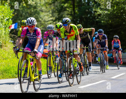 Bosdarros, Frankreich - 19. Juli 2019: Die weiblichen peloton Reiten in Bosdarros während La Kurs von Le Tour de France 2019 Stockfoto