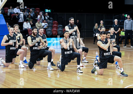 20. August 2019; Quay Centre, Sydney, Australien; Internationaler Basketball, Kanada gegen Neuseeland groß Schwarze; die hohen Schwarzen führen ihre vor - Spiel hakka - redaktionelle Verwendung. Stockfoto