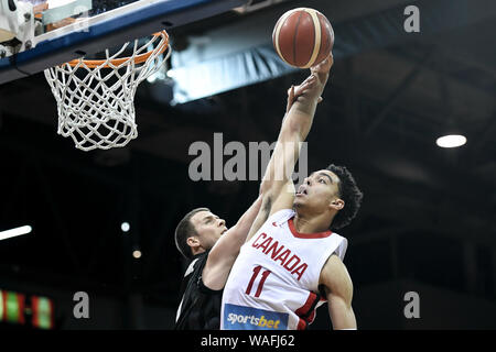 20. August 2019; Quay Centre, Sydney, Australien; Internationaler Basketball, Kanada gegen Neuseeland Tall Blacks; Andrew Nembhard von Kanada versucht, einen Dunk unter dem Korb - redaktionelle Verwendung. Stockfoto