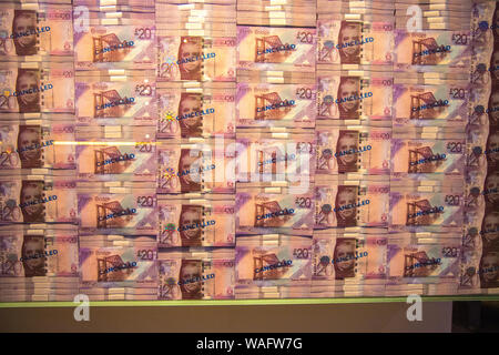 Stapel der alten Bank von Schottland 20 Pfund nimmt mit Abgebrochen gestempelt auf ihnen Stockfoto