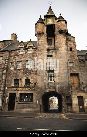 Canongate Mautstelle und Mautstelle Tavern Royal Mile von Edinburgh im Jahre 1591 gebaut, es war hier, dass die Maut- oder öffentliche Abgaben erhoben wurden. Stockfoto