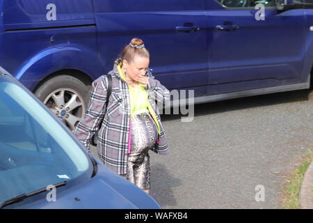 Dienstag, 20 August 2019, Llandudno Coronation Street Tag zwei der Dreharbeiten. Es wird gemunkelt, dass Gemma in die Arbeit gehen, während die aride in die Seilbahn über dem Great Orme, Kredit: Mike Clarke Stockfoto