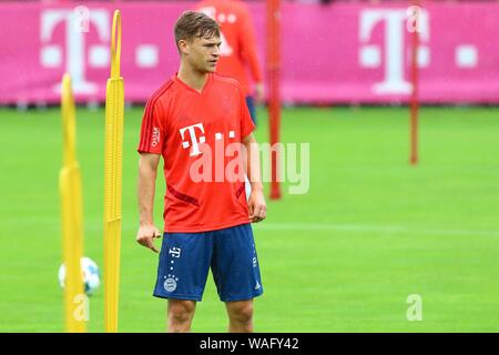München, Deutschland. 20 Aug, 2019. München, Deutschland 20. August 2019: 1. BL-19/20 - FC Bayern München Ausbildung 20.08.2019 Joshua Kimmich (FC Bayern München), Förderung/Single Image/| Verwendung der weltweiten Kredit: dpa/Alamy leben Nachrichten Stockfoto