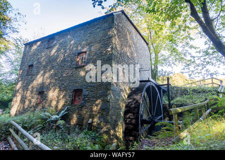 Melin Bompren Getreidemühle aus c 1852 an St. Fagans National Museum der Geschichte von Wales, Cardiff, Wales, Großbritannien Stockfoto