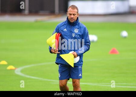 München, Deutschland. 20 Aug, 2019. Muenchen, Deutschland August 20, 2019: 1. BL-19/20 - FC Bayern München Ausbildung 20.08.2019 Trainer Hansi Flick (FC Bayern München), Förderung/Single Image/| Verwendung der weltweiten Kredit: dpa/Alamy leben Nachrichten Stockfoto
