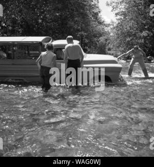 Unterwegs auf der Panamericana / San Jose in Nicaragua, 1957. Am Anschluss der Panamericana in Richtung San Jose, Nicaragau 1957. Stockfoto