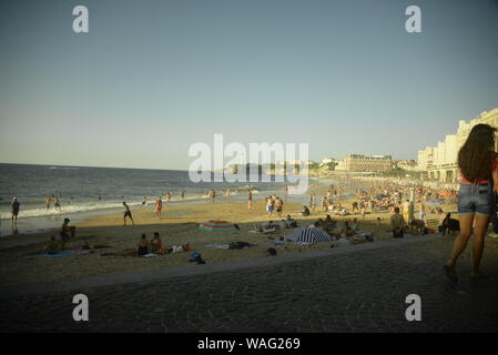 Promenade entlang 'la Grande Plage' Biarritz, pasakdek Stockfoto