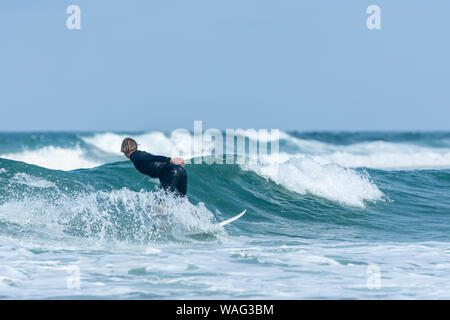 Lacanau Océan (Gironde, Frankreich), Surfer am Strand Stockfoto