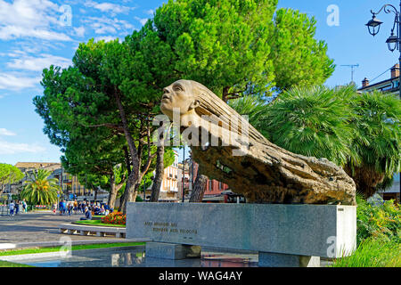 "Kunstwerk, Il Monumento ai valorosi Aviatori del Reparto Alta Velocità''''', Desenzano del Garda Italien (Italia), 30077205 Stockfoto