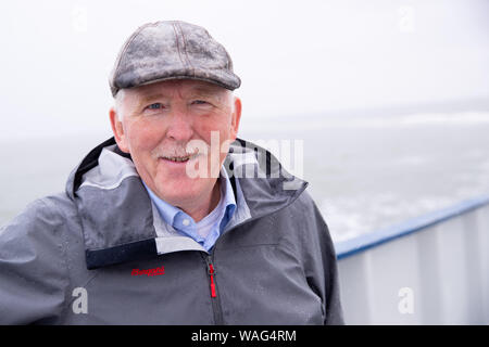 15. August 2019, Schleswig-Holstein, Hörnum (Sylt): Detlef Hansen, Leiter des Nationalparks Wattenmeer, auf einer Presseveranstaltung in einer Muschel Cutter im Wattenmeer aus Hörnum auf Sylt. Foto: Christian Charisius/dpa Stockfoto