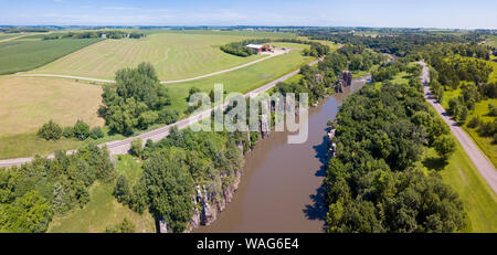 Antenne Panoramablick von Palisades State Park und Bauernhöfe in South Dakota, USA. Stockfoto
