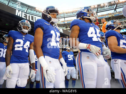 August 16, 2019 - August 16, 2019 - New York Giants Wide Receiver GOLDEN TATE III (15) und TERRELL SINKFIELD (24) ihren Weg auf dem Feld, bevor Sie während des Spiels gegen die Chicago Bears an Met Life Stadium, East Rutherford, NJ (Credit Bild: © Bennett CohenZUMA Draht) Stockfoto