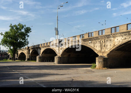 Hlavka Brücke in Prag ist Teil der wichtigen Verkehr Kommunikation durch die Innenstadt von Karlin, Holesovice entfernt. (CTK Photo/Vaclav Z Stockfoto