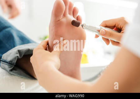 Mann während der medizinischen Podologie Sitzung Stockfoto