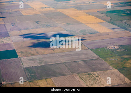 Luftaufnahme der Flickenteppich aus Feldern entlang der Kansas, Colorado Grenze. Stockfoto