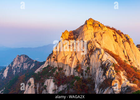 Herbst Bukhansan Berg in Seoul, Südkorea. Stockfoto