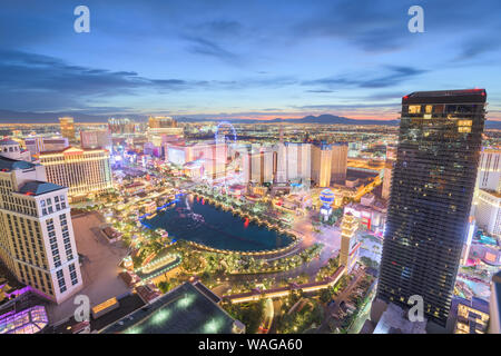 Las Vegas, Nevada, USA Skyline über den Streifen bei Dämmerung. Stockfoto