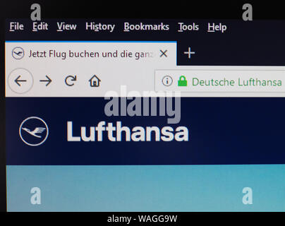 FRANKFURT AM MAIN, Deutschland - ca. August 2019: Lufthansa unterzeichnen auf der Website Stockfoto