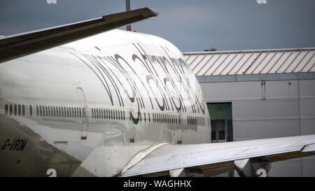 Glasgow, UK. 26. April 2019. Virgin Atlantic Boeing 747-400 (reg G-VROM) gesehen, der Internationale Flughafen Glasgow für Florida. Virgin Holidays einen besonderen Service aus Glasgow bedienen jeden Sommer das hohe Volumen der Schottischen Touristen, die Florida Sunshine suchen. Hinweis: Dieses Flugzeug war auch in einen schweren Zwischenfall am 29. Dezember 2014 als Flug VS 43 Boeing 747-400 G-VROM eine Notlandung auf dem Flughafen London Gatwick durchgeführt. VS 43 war auf dem Weg nach Las Vegas (LAS), wenn die Piloten bewusst wurde von einem Fahrwerk Problem mit der rechten Fahrwerk. Co Stockfoto