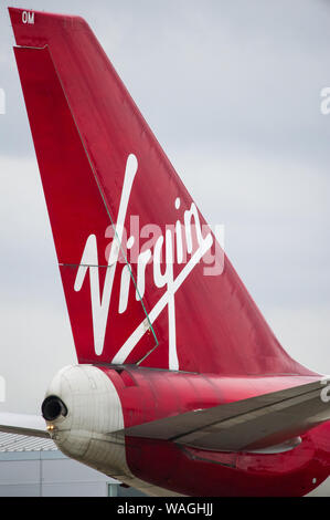 Glasgow, UK. 26. April 2019. Virgin Atlantic Boeing 747-400 (reg G-VROM) gesehen, der Internationale Flughafen Glasgow für Florida. Virgin Holidays einen besonderen Service aus Glasgow bedienen jeden Sommer das hohe Volumen der Schottischen Touristen, die Florida Sunshine suchen. Hinweis: Dieses Flugzeug war auch in einen schweren Zwischenfall am 29. Dezember 2014 als Flug VS 43 Boeing 747-400 G-VROM eine Notlandung auf dem Flughafen London Gatwick durchgeführt. VS 43 war auf dem Weg nach Las Vegas (LAS), wenn die Piloten bewusst wurde von einem Fahrwerk Problem mit der rechten Fahrwerk. Co Stockfoto